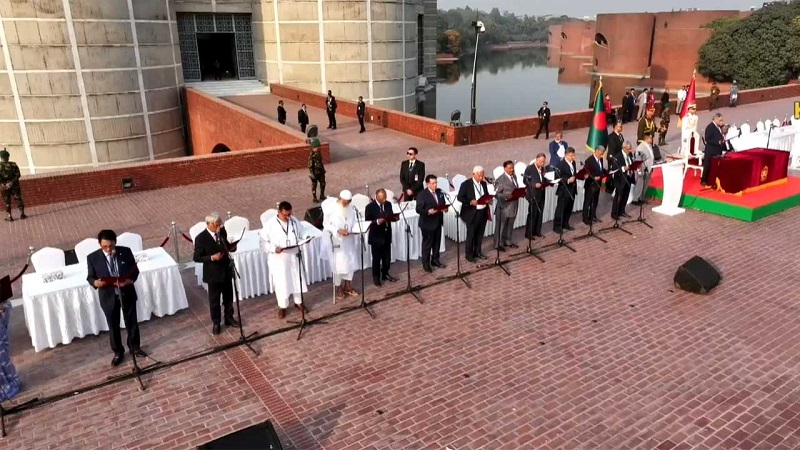 রাষ্ট্রপতির কাছে শপথ নিলেন ২৫ মন্ত্রী