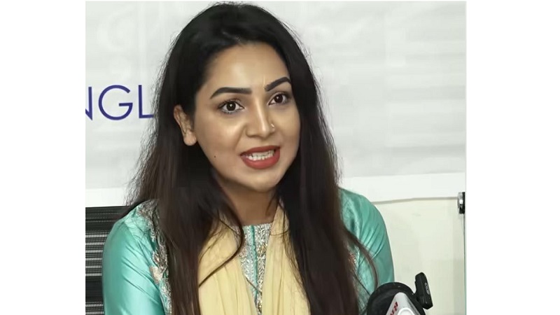 নামকরা এক সাংবাদিক আমার পায়ে হাত দিয়েছে: প্রভা