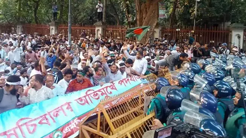 হাইকোর্টের সামনে কাটবে শিক্ষকদের রাত, সকালে শাহবাগ অবরোধ 